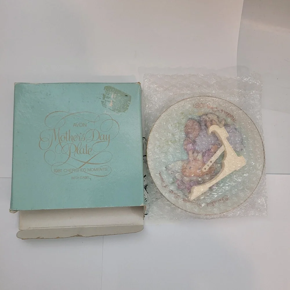 Avon Mother's Day 1981 Collector Plate Cherished Moments Vintage Gold Trim Box